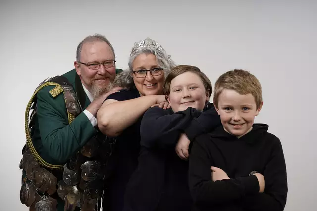 Königsfamilie: König Klaus mit Frau und Kindern
 | Foto: Imke Lohmann