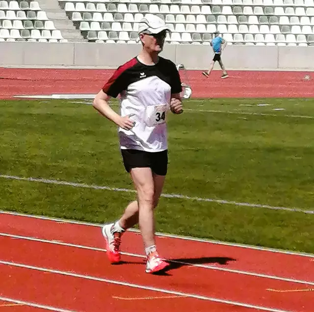 Persönliche Bestzeit für Ralf Struckhof  beim Race Walking im Heinz-Steyer-Stadion | Foto: Bettina von Trzebiatowski