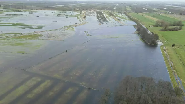 Auch im Landkreis Stade standen beim Weihnachtshochwasser 2023 größere Flächen unter Wasser - wie hier bei Buxtehude | Foto: Feuerwehr Buxtehude
