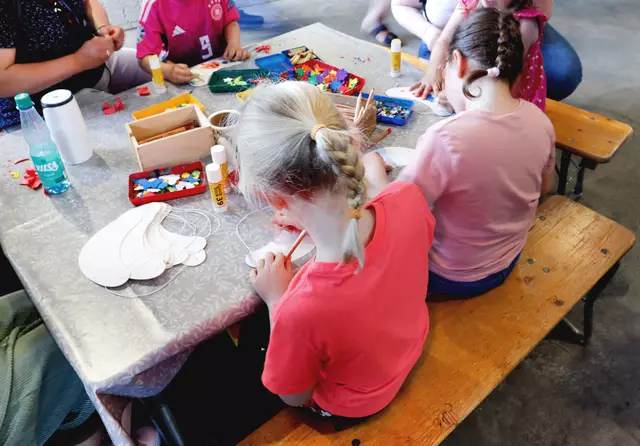 Bastelaktion für Kinder | Foto: BERH AG