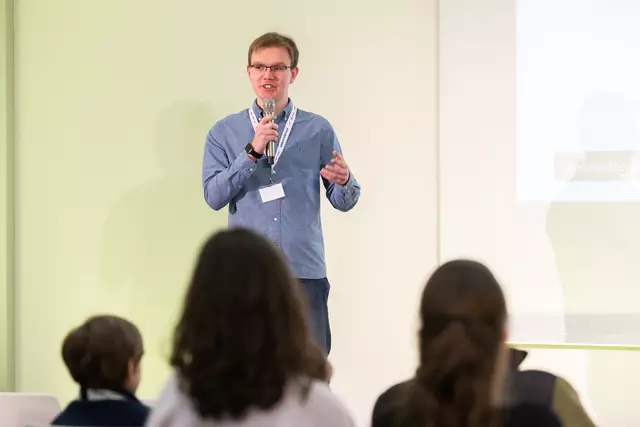 Science Slam mit Nils Brettschneider | Foto: Beatrice Król  BOCKFILM GmbH