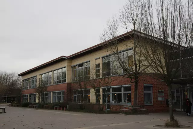 Die Realschule Süd platzt aus allen Nähten und muss dringend saniert werden - die Hauptschule nebenan auf dem Gelände soll neu gebaut werden