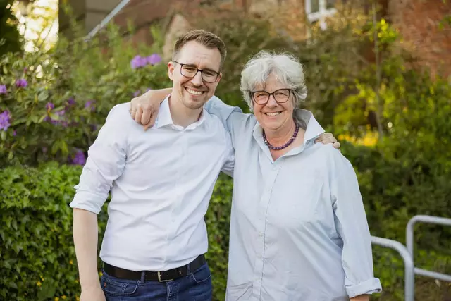 Philip Werk mit seiner vorherigen Arbeitgeberin, Seevetals Bürgermeisterin Emily Weede | Foto: Adrian Fohl