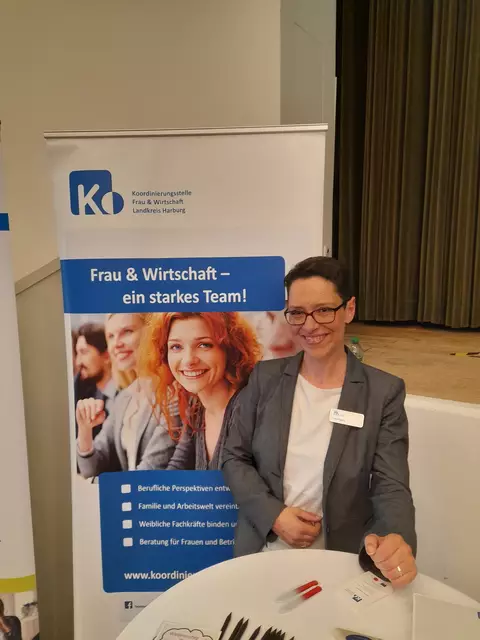 Katja Eggers von der Koordinierungsstelle Frau und Wirtschaft findet, dass genau die richtigen Menschen zur Jobmesse Winsen kamen | Foto: Anika Werner