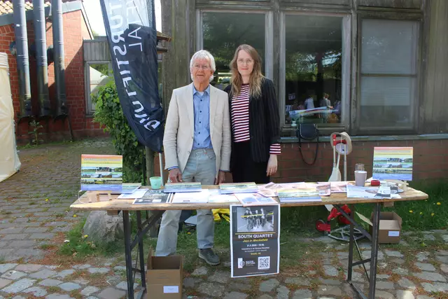 Eines der Preisträger-Projeke: Die Vertreter der "Kulturstiftung Seevetal", Matthias Clausen und Katja von Gierke
 | Foto: sra