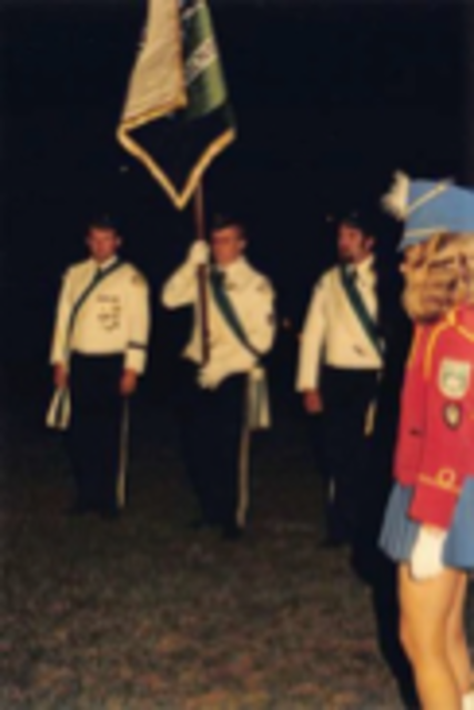 Fahnenweihe am 1. August 1975: von links: Hans-Peter Wichmann, Werner Peper, Heinz Eggers, Uta Hintelmann | Foto: Verein