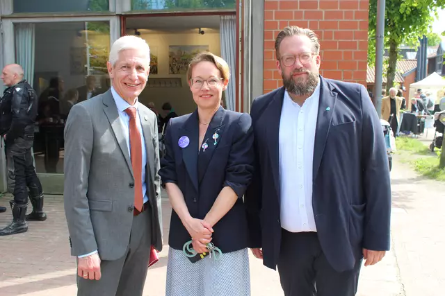 Landrat Rainer Rempe (li.) und die Leitung des Freilichtmuseums am Kiekeberg: Carina Meyer, Kaufmännische Geschäftsführerin und Stefan Zimmermann, Museumsdirektor | Foto: sra