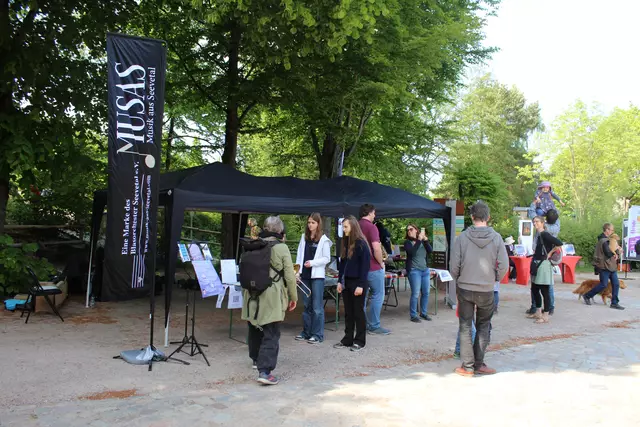 "MUSAS" - Musik aus Seevetal präsentierte sich mit einem Stand auf dem Kiekeberg und überzeugte die Zuhörer mit ihrer Musik  | Foto: sra