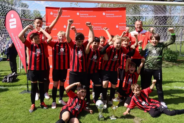 Der TuS Fleestedt 2 siegte in der Challenge-Klasse beim Maibaum-Cup | Foto: FC Este