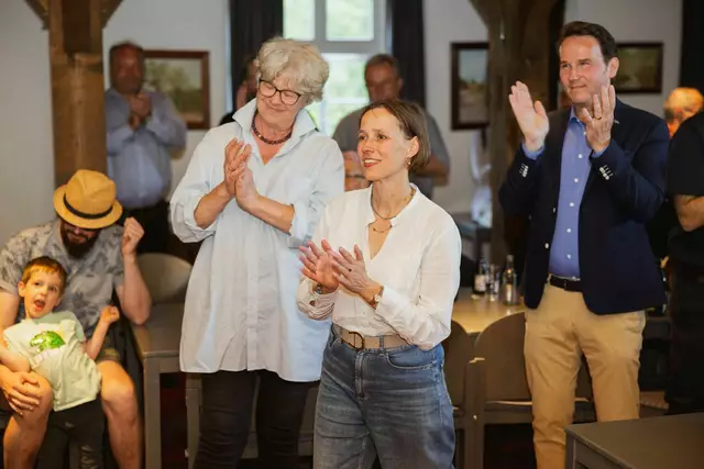 Seevetals Bürgermeisterin Emily Weede (v. li.), die CDU-Bundestagsabgeordnete Cornell Babendererde und der CDU-Landtagsabgeordnete André Bock | Foto: Adrian Fohl