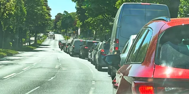 Warten an der roten Ampel: Jetzt ist die Harburger Straße ein weiteres Nadelöhr in Stade | Foto: Malte Neumann