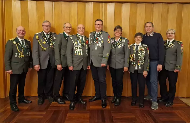 (V. li.): Präsident Holger Schenzel, Günther Rieckmann, Carsten Glahn, Wolfgang Pinno, Oskar Salvers, Frauke Fedders, Gitta Niemann, Torsten Sander, Renate Tiedemann-Tost | Foto: Lisa Senkpiel