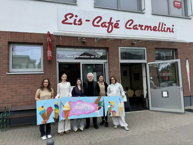 Freude über die Zusammenarbeit (v. li.): Emilie Albinus, Romy Kozyra (13 Jahre), Katharina Krüger (zwölf Jahre), Peter Carmellini, Aicha Harmel und Julia Kotenko  | Foto: ART Galerie SINNFALL