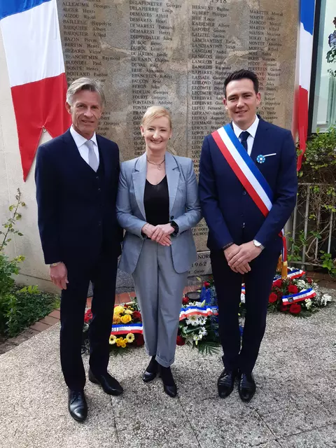 Gelebte Völkerverständigung: Anna Brodziak-Cisak (Stadt Wohlau) sowie die Bürgermeister Jan-Hendrik Röhse (Buchholz, li.) und Tom Delahaye (Canteleu) | Foto: Stadt Buchholz