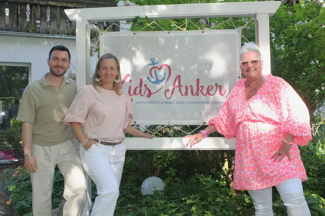Das Team von KidsAnker bestehend aus (v. li.) Florian Rzeppa, Janine Ratai und Sandra Schlabbach sucht noch dringend Ehrenamtliche  | Foto: pm