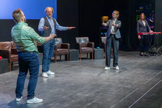 Die Akteure des Improvisationstheaters „Steife Brise“ auf der Stadeum-Bühne | Foto: Landkreis Stade/Christian C. Schmidt
