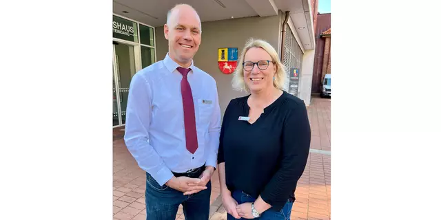 Bekannte Gesichter als neue Führungskräfte: Frauke Bargmann leitet jetzt das Amt Straßenverkehr, Patrick Bardenhagen hat die Leitung des Amtes Rechnungsprüfung übernommen | Foto: Landkreis Stade / Nina Dede