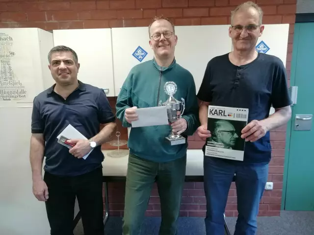 Freuen sich über Sachpreise und Gutscheine (v. li.): Farhad Vaziri, Ulf Wokittel und Jan Brehmer | Foto: MTV Tostedt