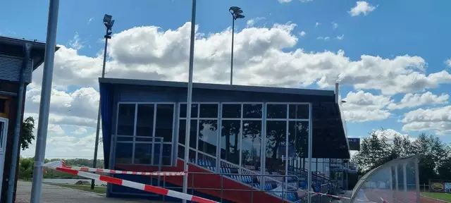 Nicht mehr zeitgemäß: die Flutlichtanlage im Kehdinger Stadion | Foto: ig