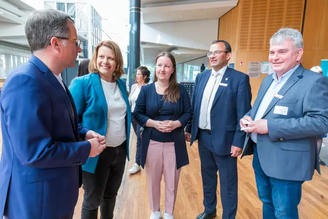 Landrat Kai Seefried (v. li.) begrüßte Kultusministerin Julia Willie Hamburg sowie die Landtagsabgeordnete Corinna Lange gemeinsam mit dem Ersten Kreisrat Thorsten Heinze und Amtsleiter Kai-Ulrich Baak  | Foto: Landkreis Stade / Christian C. Schmidt