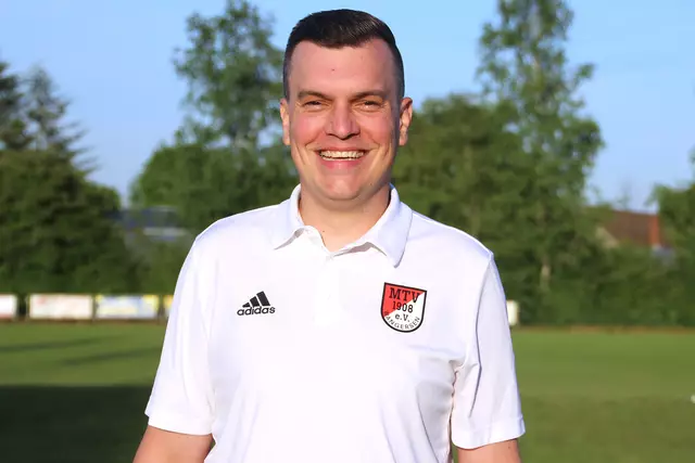 Fabian Gerdes bleibt auch in der nächsten Saison Trainer der MTV Fußballer. | Foto: MTV Wangersen