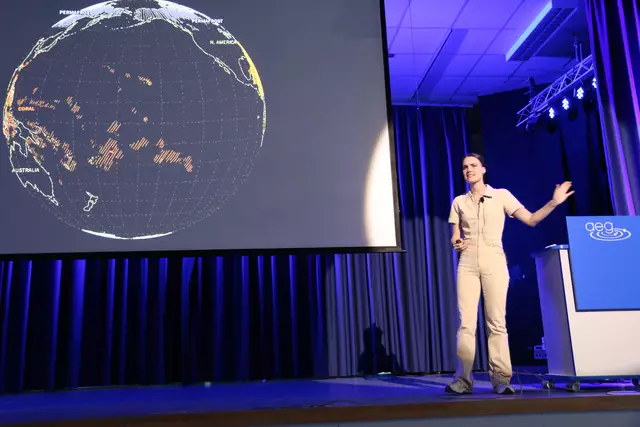 Klimajournalistin Louisa Schneider bei ihrem Vortrag

 | Foto: Stadt Buchholz