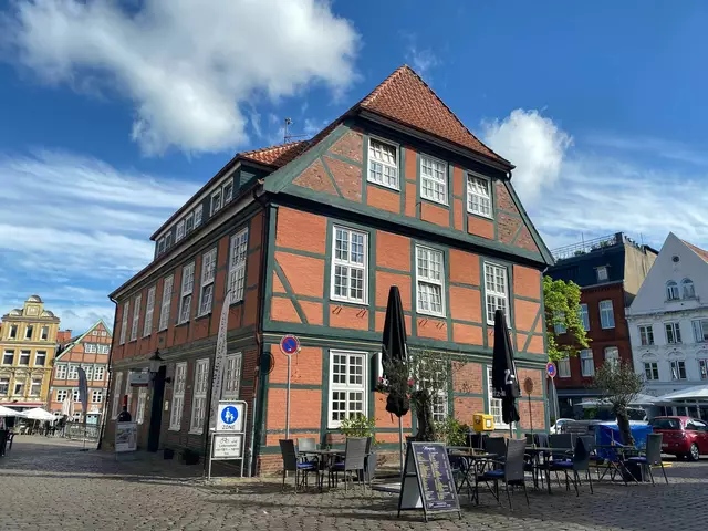 Das historische Fachwerkhaus am Stader Fischmarkt will die Stadt erwerben, um es dann an geeignete Interessenten weiterzuverkaufen | Foto: M.E.D.