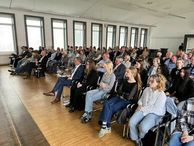  Das Interesse an der Veranstaltung war groß, rund 150 Besucherinnen und Besucher waren im Kreishaus mit dabei | Foto: Landkreis Stade / Daniel Beneke