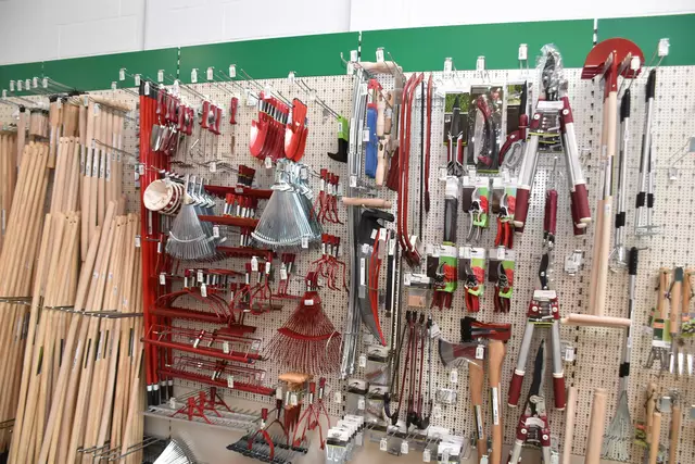Ein vielfältiges Sortiment an Werkzeug und Zubehör von verschiedenen Herstellern ist im Kiebitzmarkt erhältlich | Foto: Axel-Holger Haase