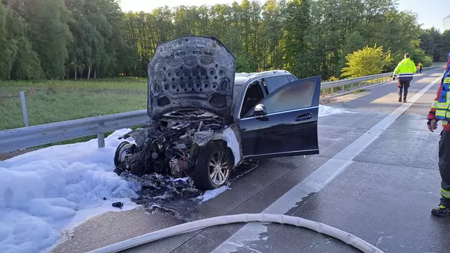 Die Feuerwehr setzte Löschschaum ein | Foto: Freiwillige Feuerwehr Samtgemeinde Hanstedt