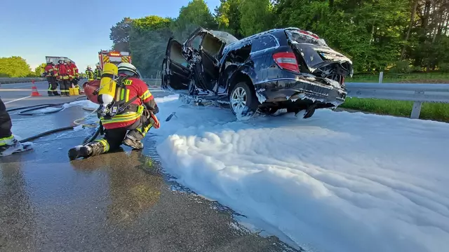 Die Feuerwehr setzte Löschschaum ein | Foto: Freiwillige Feuerwehr Samtgemeinde Hanstedt