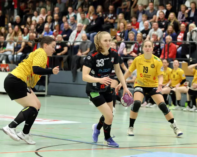 Auch für Meret Ossenkopp (Mitte, am Ball) war es das letzte Heimspiel im Luchse-Trikot | Foto: cc