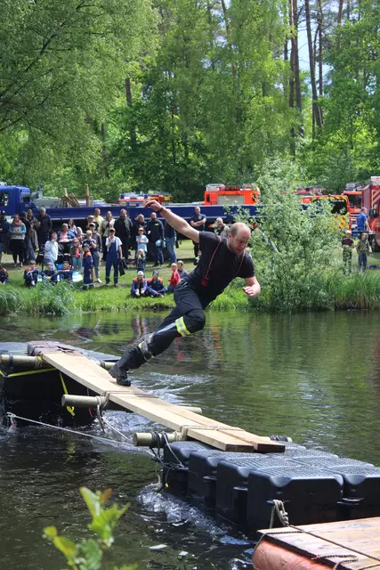 Für manche ging es nicht trockenen Fußes über das Wasser | Foto: pm