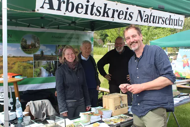 Der Arbeitskreis Naturschutz  präsentierte seine Arbeit am Sonntag (v.li.): Birte Nenninger, Eckhard Miersch, Karlheinz Kämpker und Henry Holst | Foto: pm