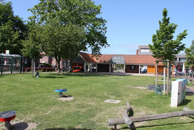 Direkt an der Ortsdurchfahrt befindet sich auch der Altländer Markt | Foto: sb