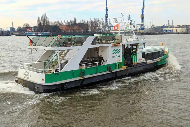 Die Hafenfähre "Altona" war auf der eingestellten HBEL-Linie eingesetzt  | Foto: Uwe Rohwedder/Wikimedia Commons (creativecommons.org/licenses/by-sa/4.0/)