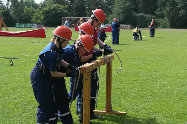 Auch einen Löschangriff müssen die Jugendlichen beim Kreisfeuerwehrtag erfolgreich abschließen | Foto: KJF LK Harburg
