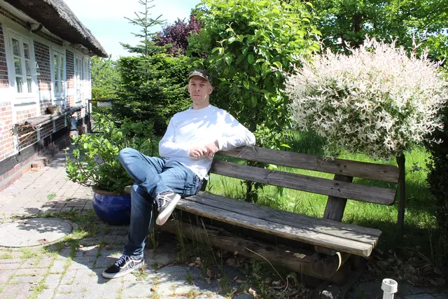 Seinen Garten kann Alexander Schöcke aufgrund des Verkehrslärms nur selten genießen | Foto: sb