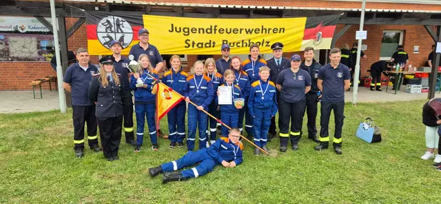 Erfolg hat einen Namen: Jugendfeuerwehr Trelde. In diesem Jahr hat das Team beim Gemeindewettkampf in Welle den ersten Platz belegt und wurde somit Stadtmeister von Buchholz  | Foto: Feuerwehr