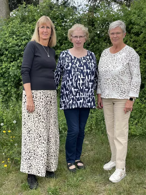 Ihre Majestät Susanne Lindackers mit ihren beiden Adjutantinnen Giesela Sauck (li.) und Veronika Schwarz (re.) | Foto:  SV Meckelfeld