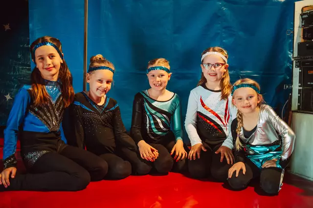 Die Schülerinnen der Grundschule Nenndorf freuten sich über ihren toll gelungenen Auftritt | Foto: Andrea Schimanski