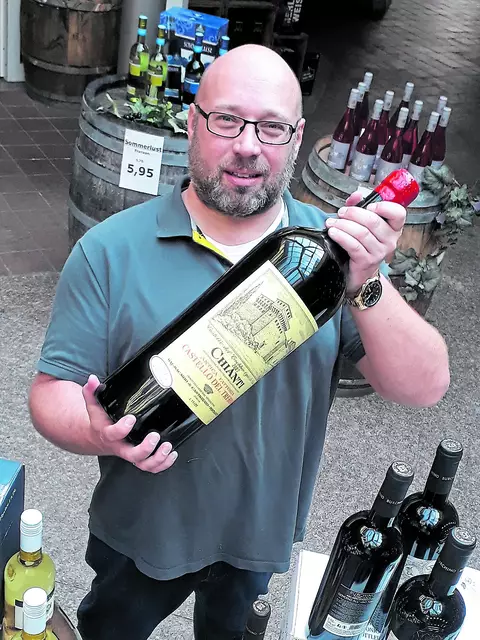 Weindepot-Inhaber Thomas Klein freut sich darauf, seine Kunden mit edlen Tropfen zu versorgen | Foto: Klein's Weindepot