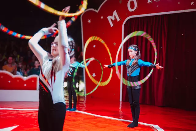 Beindruckend: Die Kinder wurden zu Hula-Hoop-Artisten | Foto: Andrea Schimanski
