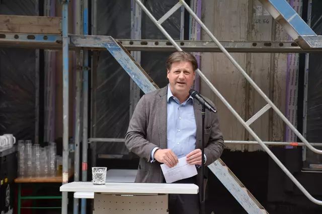 Nikolaus Ditting, geschäftsführender Gesellschafter, lobte auf dem Richtfest alle am Bau beteiligten Firmen | Foto: Axel-Holger Haase