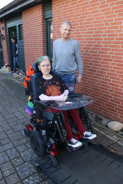 Die körperbehinderte Pia-Sophie Stockmann mit ihrem Vater Volker | Foto: ce