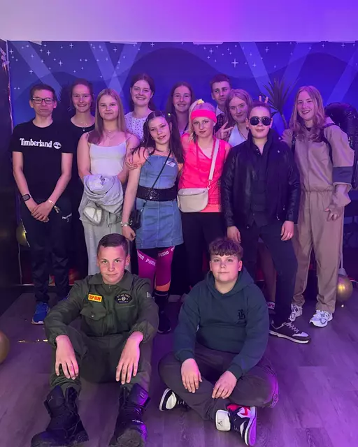 Die Motto-Party "80/90er Hollywood Stars" lockte viele Elbmarscher Jugendliche ins "Deichhaus" | Foto: Jugendtreff "Deichhaus"