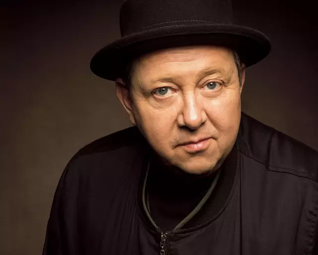 Sebastian Krumbiegel präsentiert sein neues Solo-Album "Aufstehen - Weitermachen" in der Seminarturnhalle. | Foto: Sebastian Krumbiegel