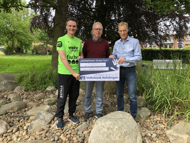 Organisator Udo Feindt (v.li.), Schirmherr Hans-Wilhelm Bösch und Bürgermeister Mike Eckhoff | Foto: Anja Merken
