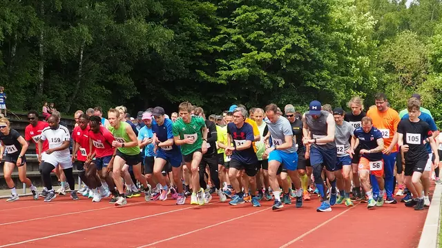 Start zum 10,6-Kilometer-Lauf auf dem Peperdieksberg in Hittfeld | Foto: Hanna Steeneck