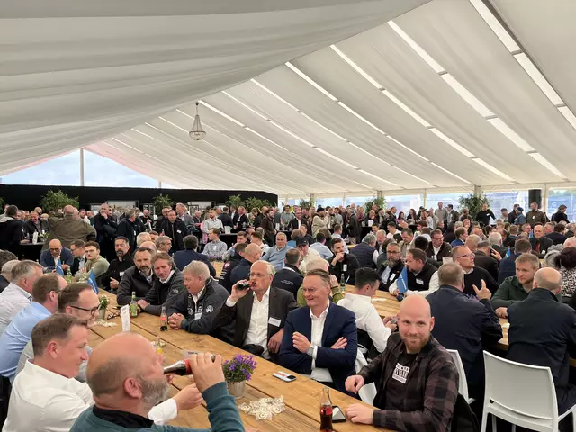 Entspannte Stimmung auf der Feier | Foto: sra